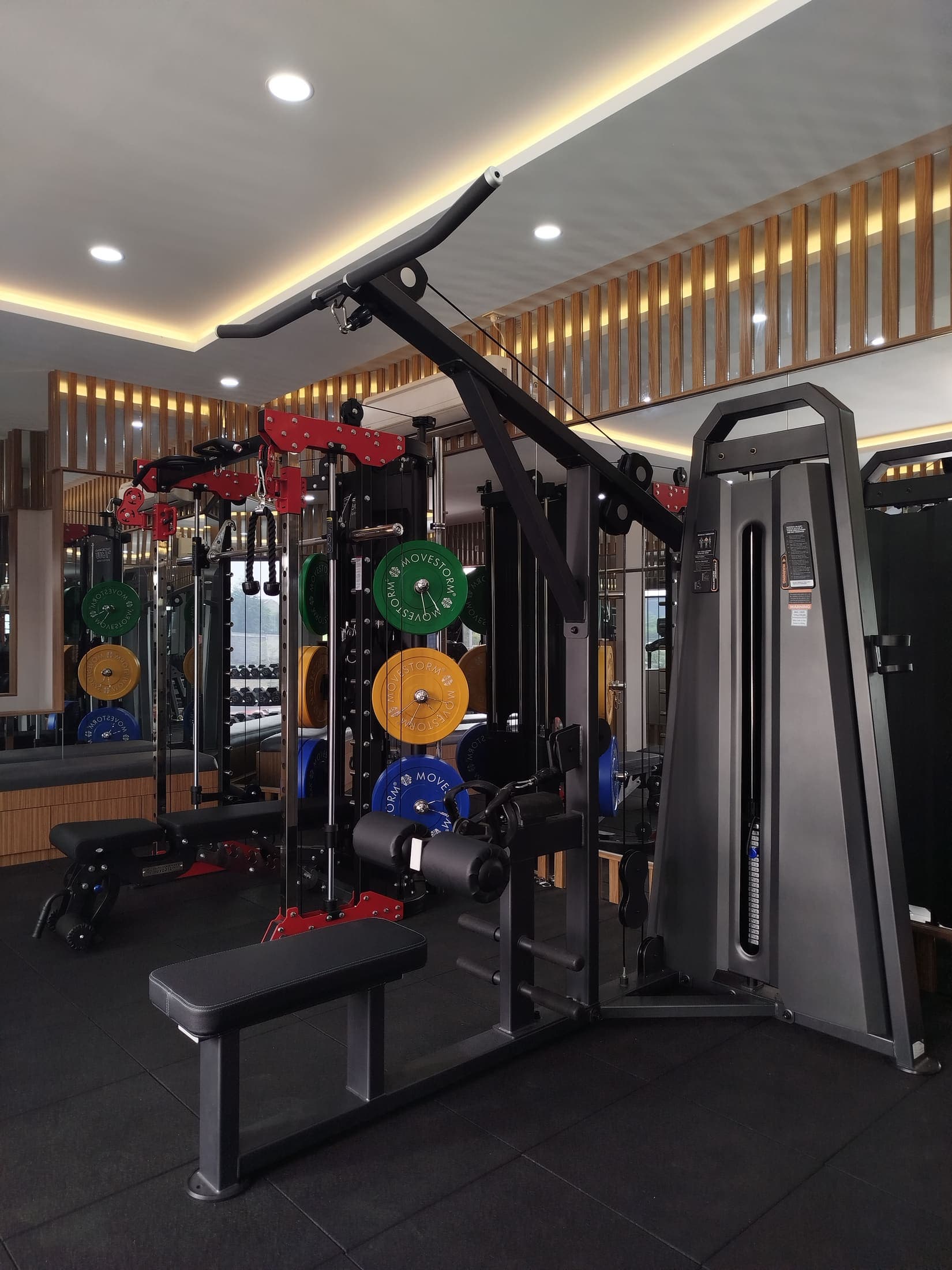 Area gym Soreang dengan peralatan Movestorm lengkap di Jingga Sport Center